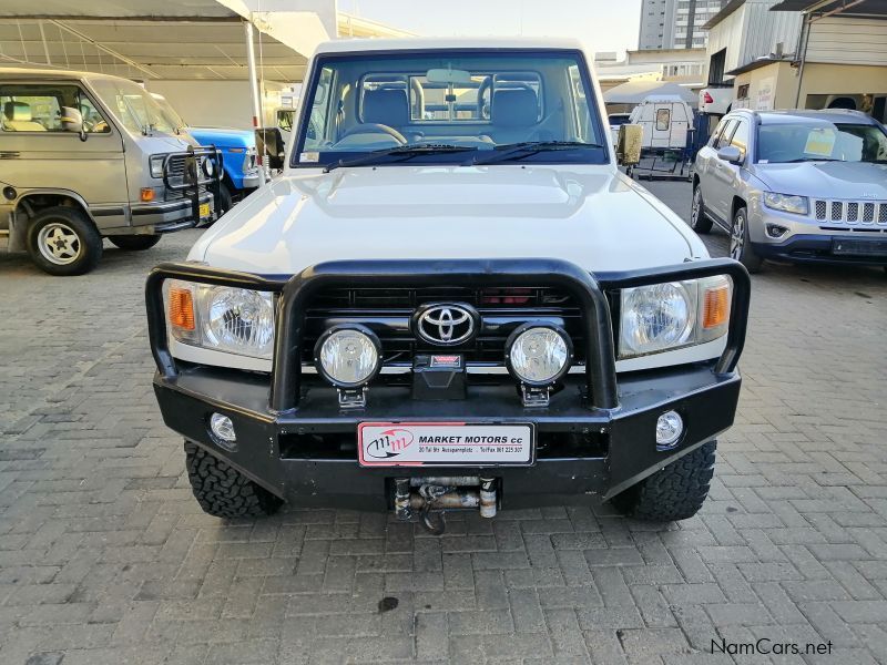 Toyota Land Cruiser 4.0 V6 4x4 S/C in Namibia