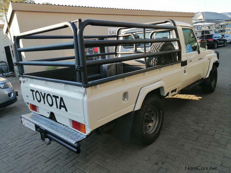 Toyota Land Cruiser 4.0 V6 4x4 S/C in Namibia