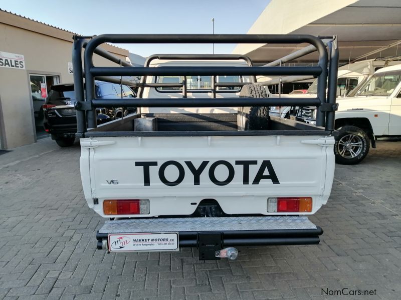 Toyota Land Cruiser 4.0 V6 4x4 S/C in Namibia