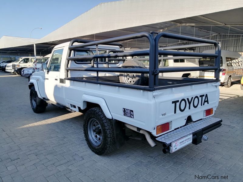 Toyota Land Cruiser 4.0 V6 4x4 S/C in Namibia