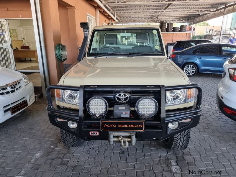 Toyota Land Cruiser 4.0 V6 S/C 4x4 in Namibia