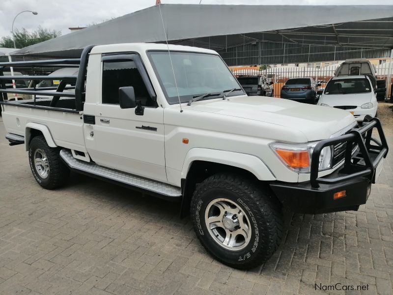 Toyota Land Cruiser 4.0 V6 S/C P/U in Namibia