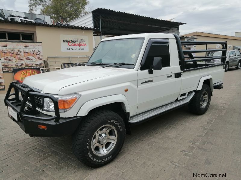 Toyota Land Cruiser 4.0 V6 S/C P/U in Namibia