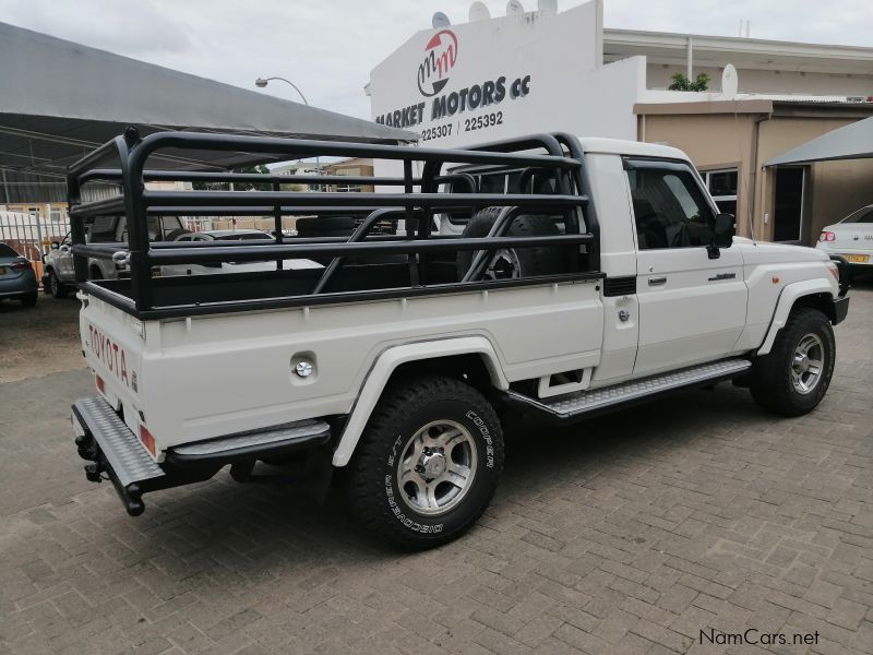 Toyota Land Cruiser 4.0 V6 S/C P/U in Namibia