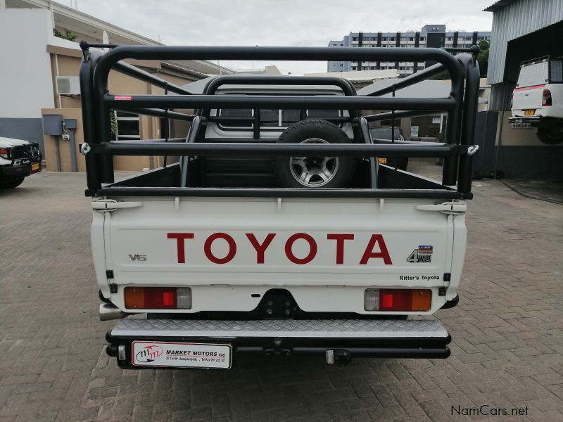 Toyota Land Cruiser 4.0 V6 S/C P/U in Namibia