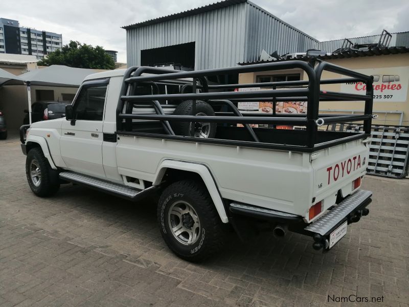 Toyota Land Cruiser 4.0 V6 S/C P/U in Namibia