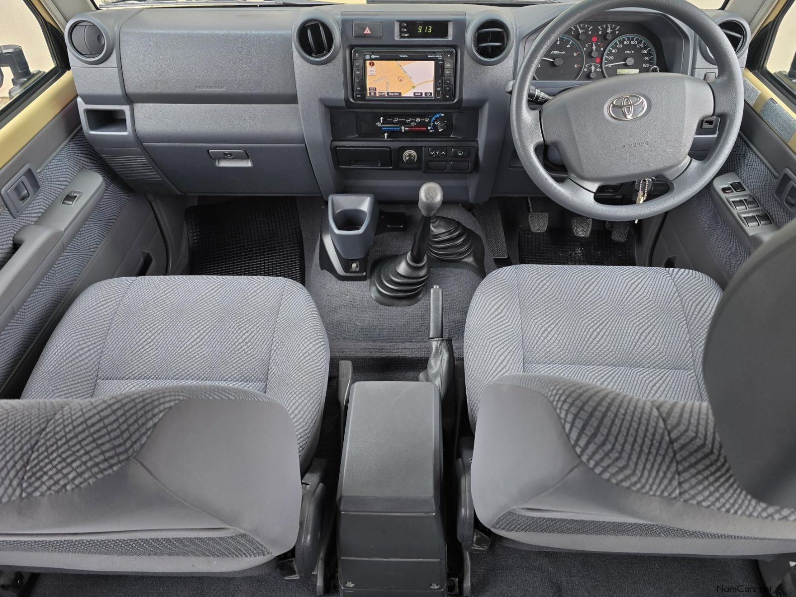 Toyota Land Cruiser 76 4.2D  SW in Namibia