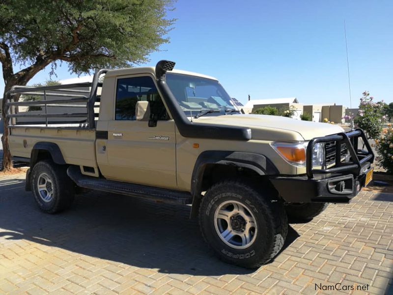 Toyota Land Cruiser Bakkie 4.0 V6 in Namibia