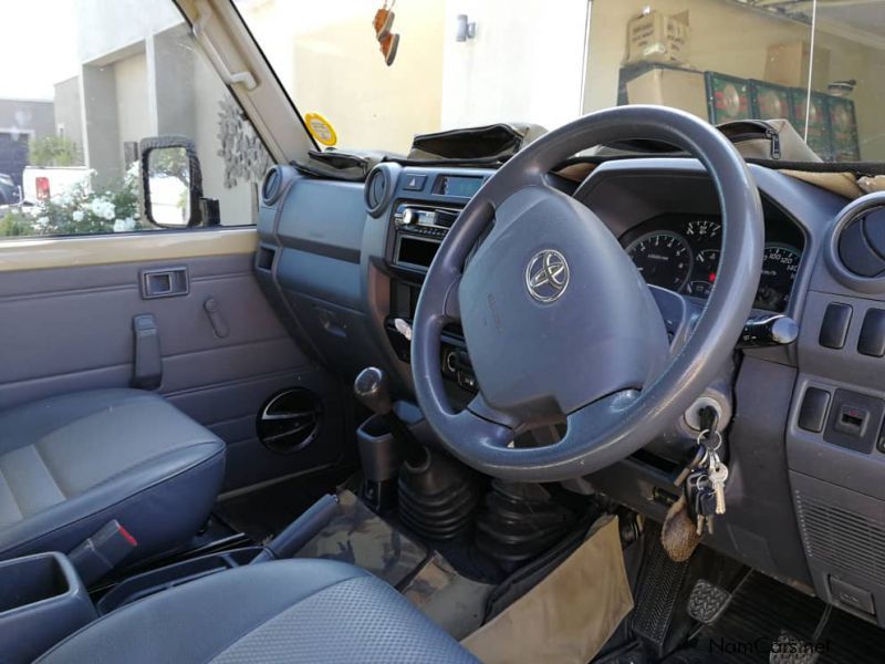 Toyota Land Cruiser Bakkie 4.0 V6 in Namibia