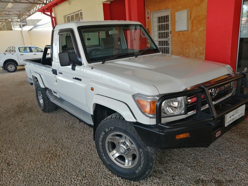 Toyota Land Cruiser Pick Up V6 4.0 in Namibia