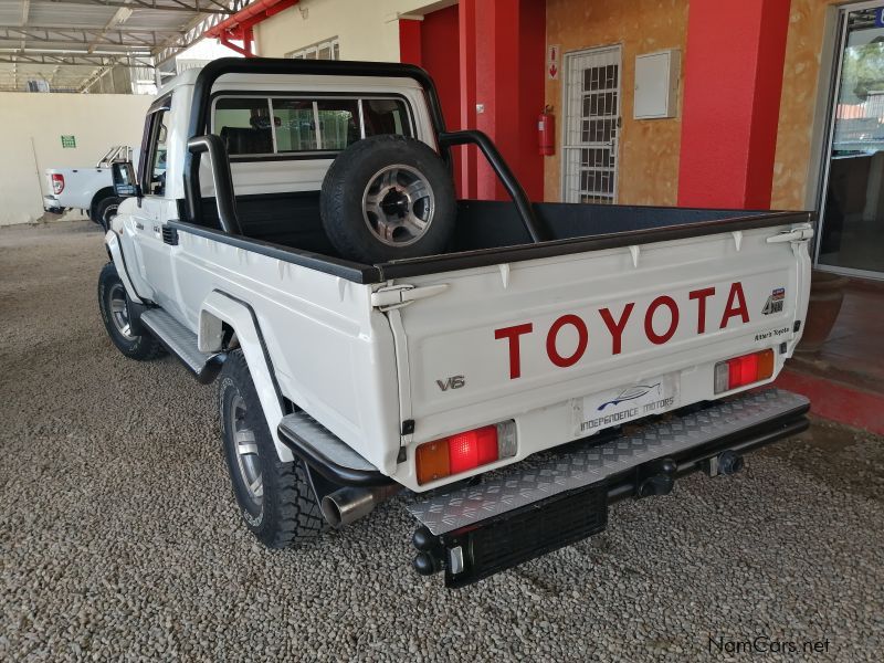 Toyota Land Cruiser Pick Up V6 4.0 in Namibia