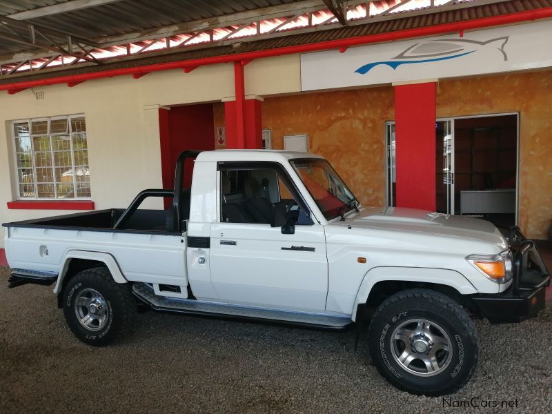 Toyota Land Cruiser Pick Up V6 4.0 in Namibia