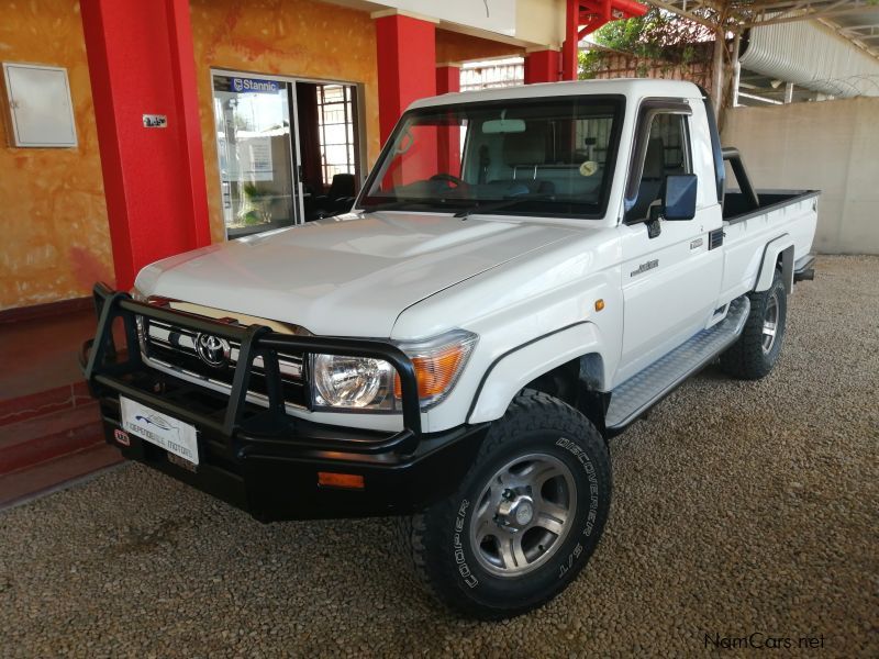 Toyota Land Cruiser Pick Up V6 4.0 in Namibia