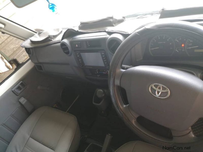 Toyota Land Cruiser S/C Bakkie 4.0 V6 in Namibia