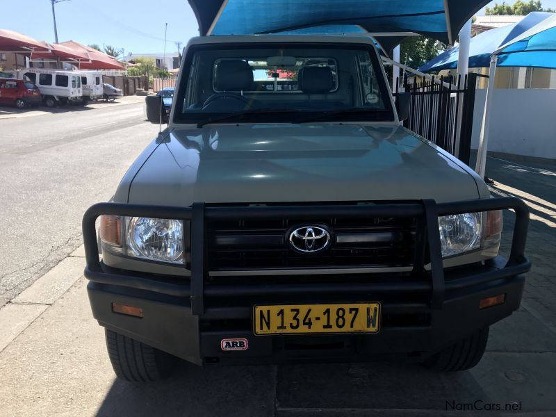 Toyota Landcruiser 4.0 V6 S/C 4x4 in Namibia
