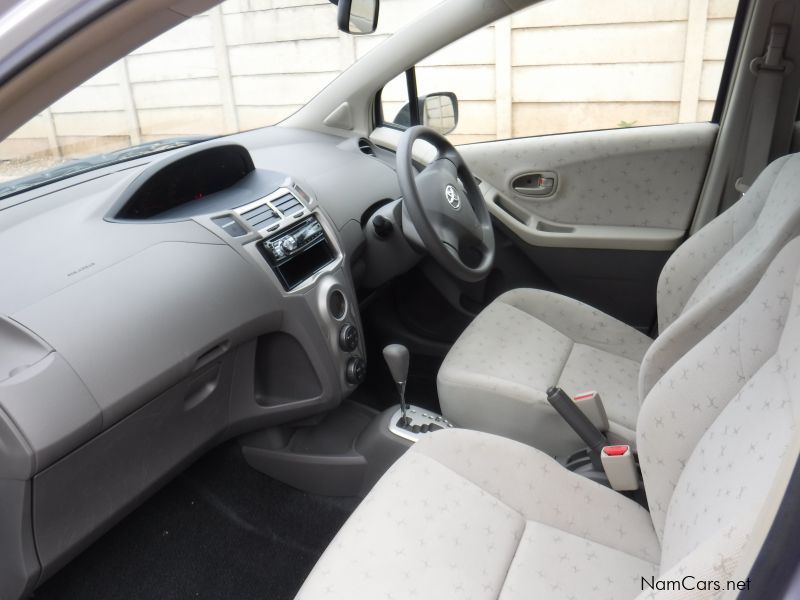 Toyota Vitz 2000 салон