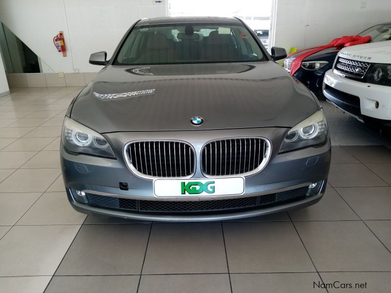 BMW 730Li in Namibia