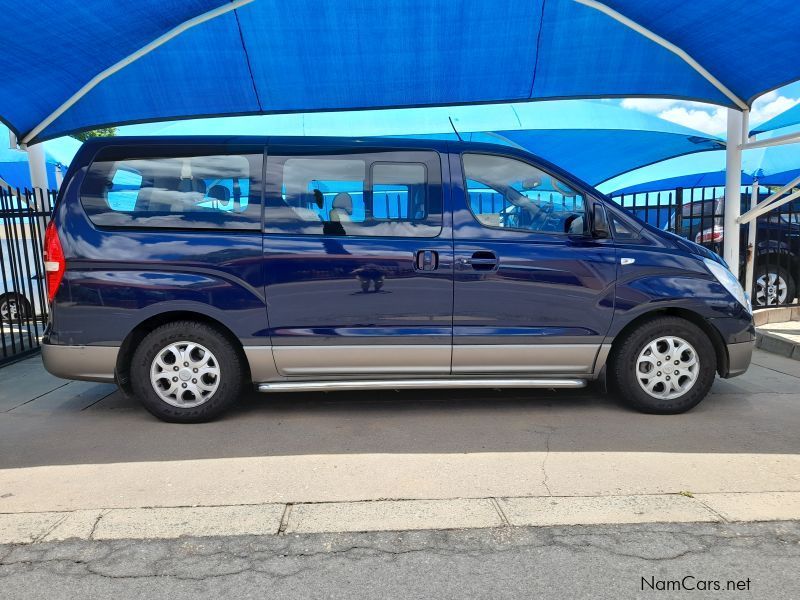 Hyundai H1 2.4 GLS 9S/T Bus in Namibia
