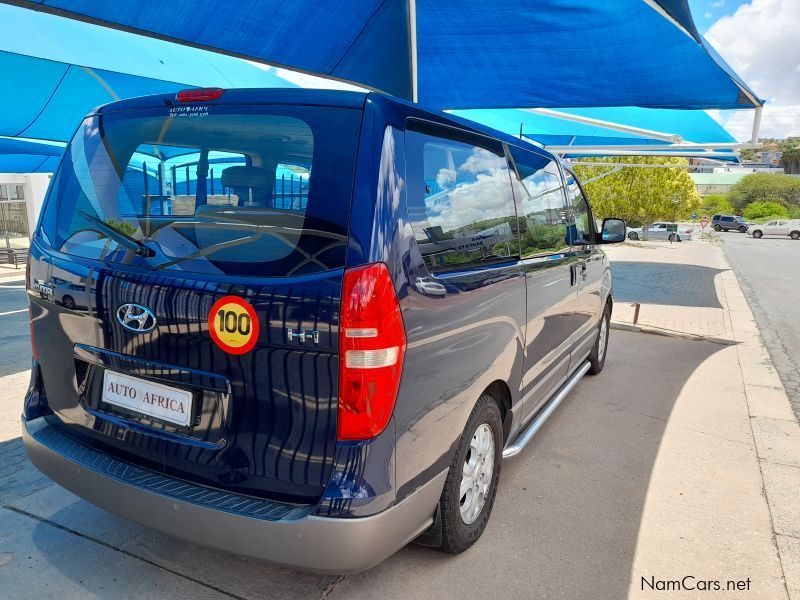 Hyundai H1 2.4 GLS 9S/T Bus in Namibia