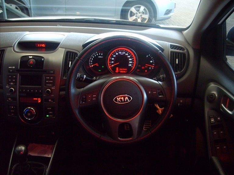Kia Cerato 2.0 Sedan in Namibia
