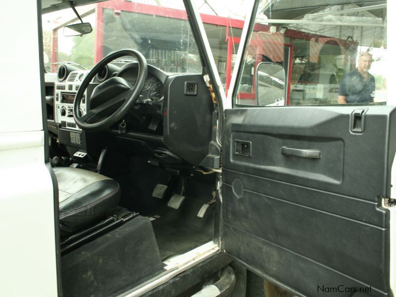 Land Rover Defender Puma 90 2.4 td 4x4 manual in Namibia