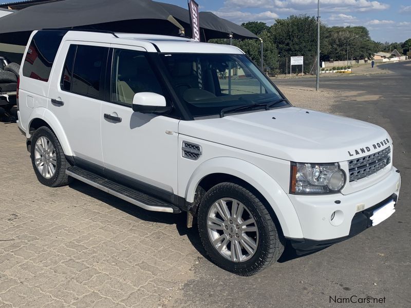 Land Rover Discovery 4 in Namibia