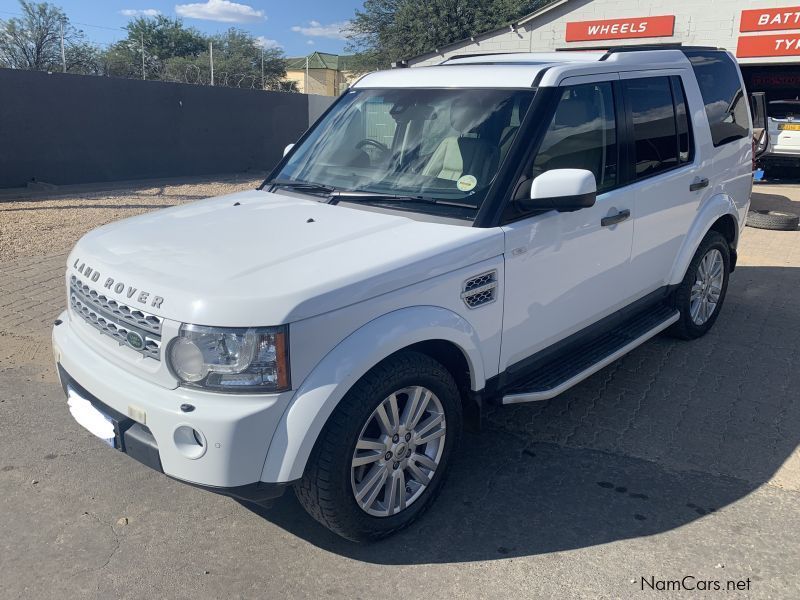 Land Rover Discovery 4 in Namibia