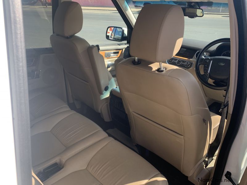 Land Rover Discovery 4 in Namibia