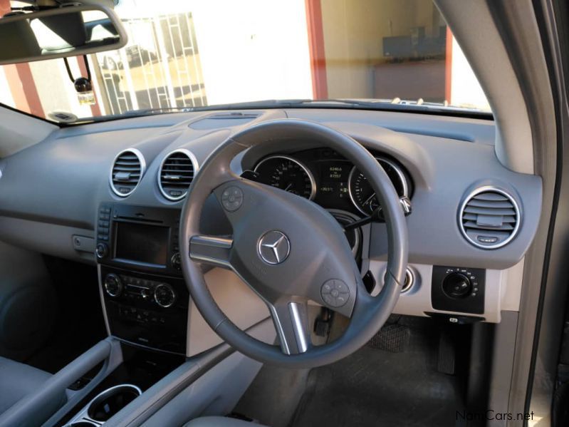 Mercedes-Benz ML500 in Namibia