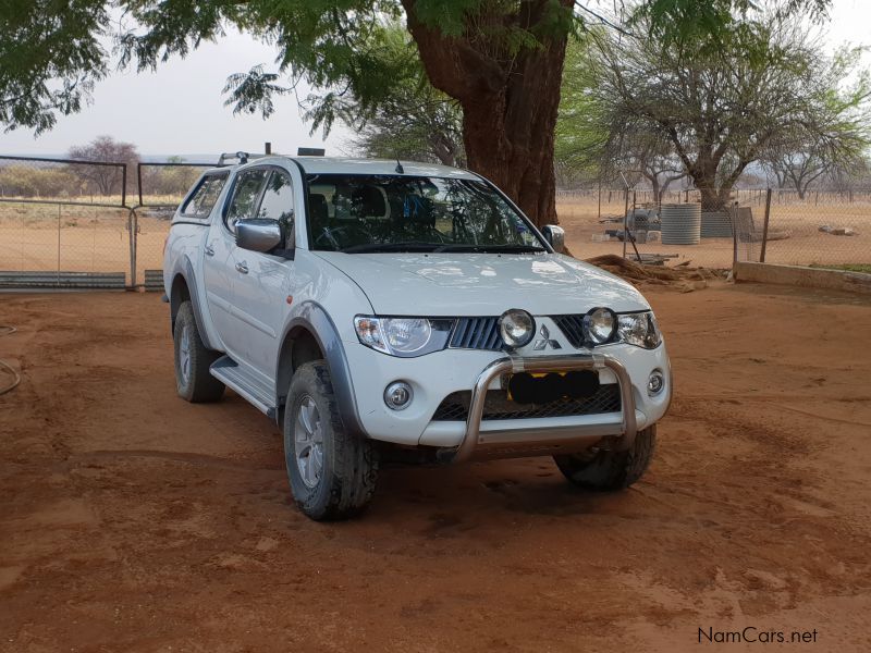 Mitsubishi Triton 3.2 DI-D 4x4 in Namibia