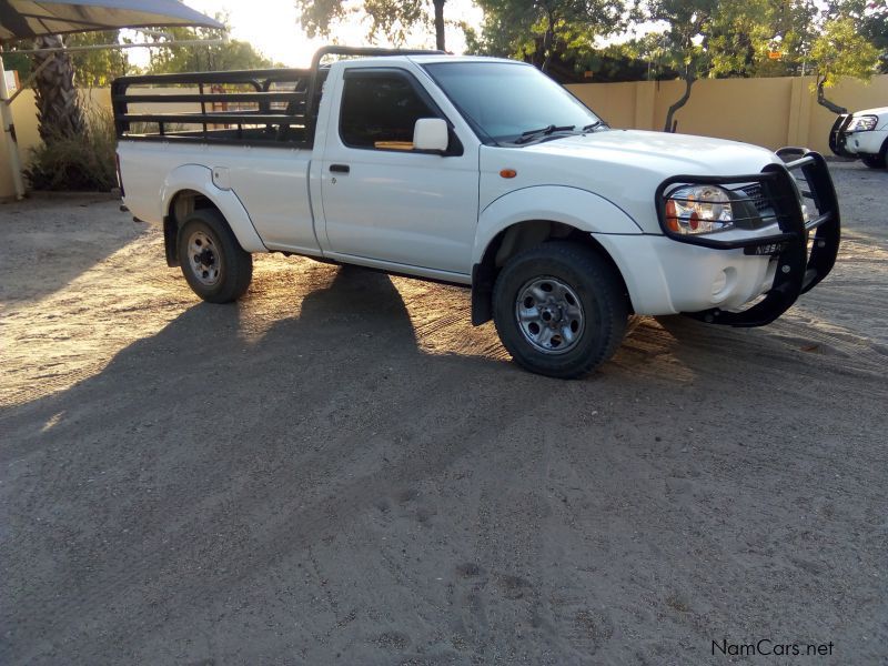 Nissan NP300 2.4 4x4 in Namibia