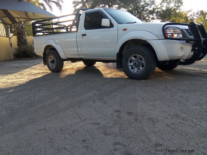 Nissan NP300 2.4 4x4 in Namibia