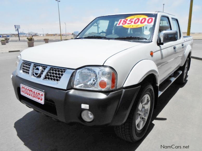 Nissan NP300 2.4 D/C 4x4 in Namibia