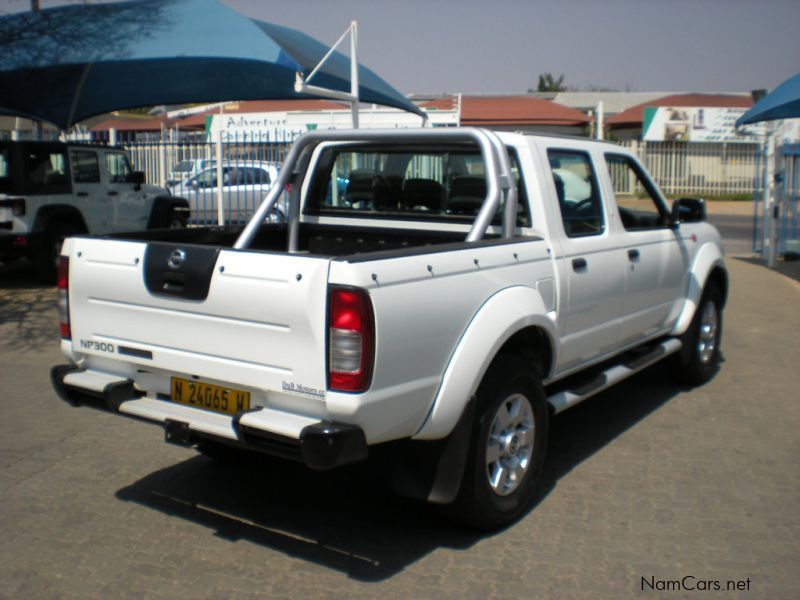 Nissan NP300 2.4i 4X4 D/cab in Namibia