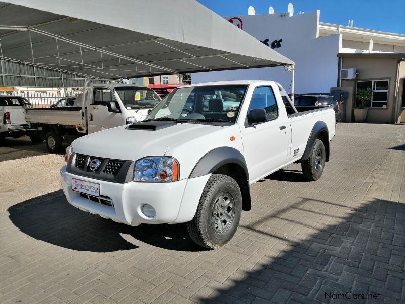 Nissan NP300 2.5 4X4 S/C in Namibia