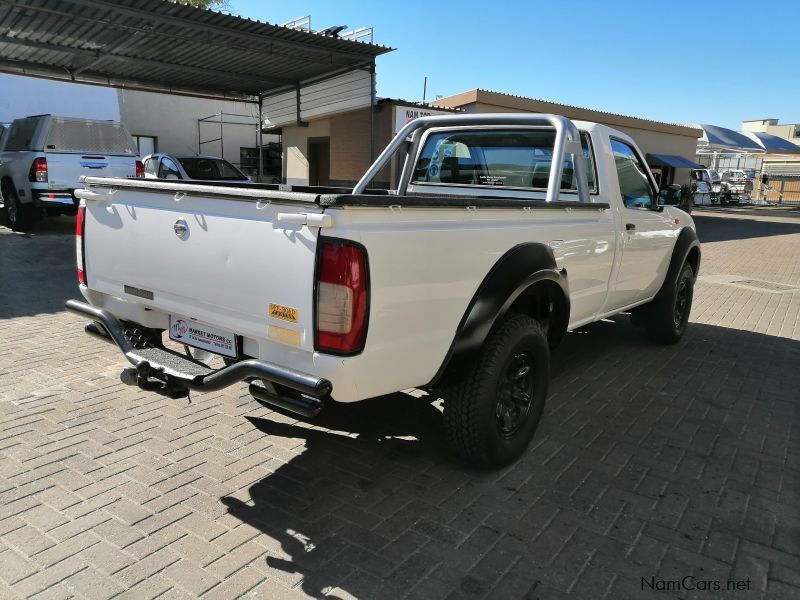 Nissan NP300 2.5 4X4 S/C in Namibia