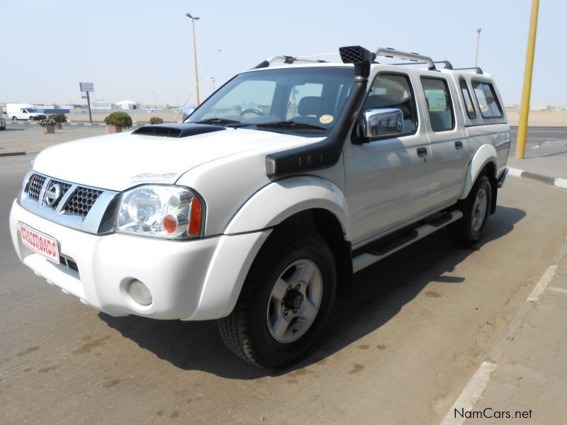 Nissan Np300 2.5 Tdi D/c 4x4 in Namibia