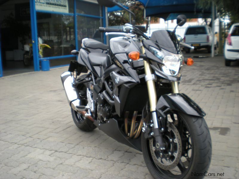 Suzuki GSR 750 in Namibia