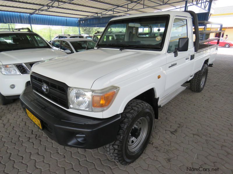 Toyota LANDCRUISER 4.0 V6 in Namibia