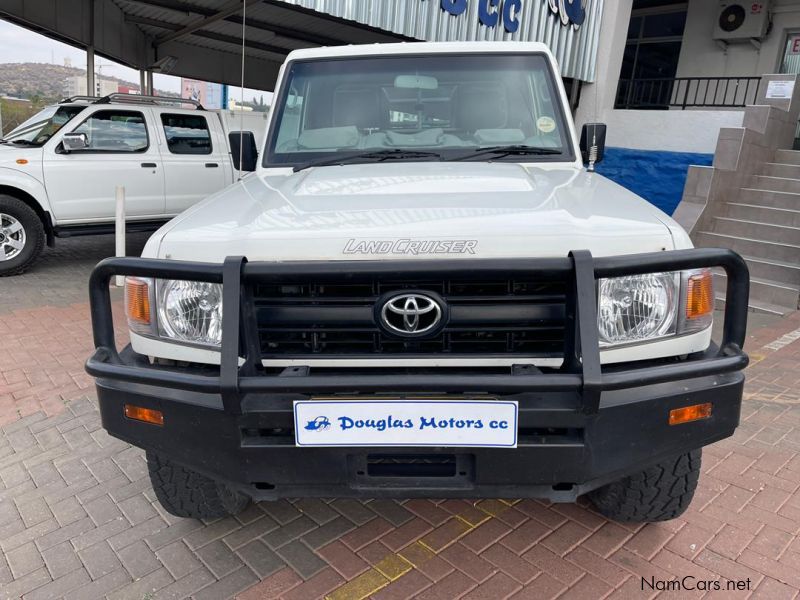 Toyota Land Cruiser 4.0 V6 4x4 in Namibia