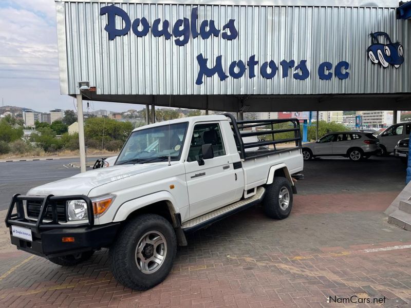 Toyota Land Cruiser 4.0 V6 4x4 in Namibia