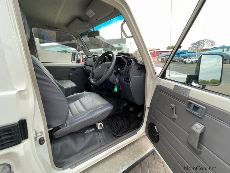 Toyota Land Cruiser 4.0 V6 4x4 in Namibia