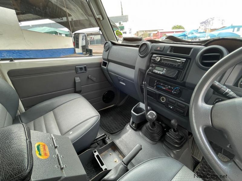 Toyota Land Cruiser 4.0 V6 4x4 in Namibia