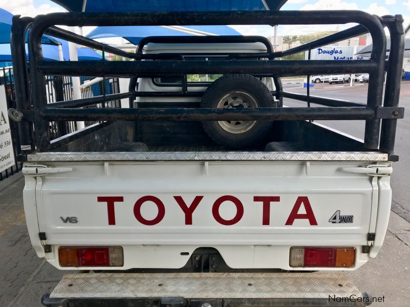 Toyota Landcruiser 4.0 V6 S/C 4x4 in Namibia