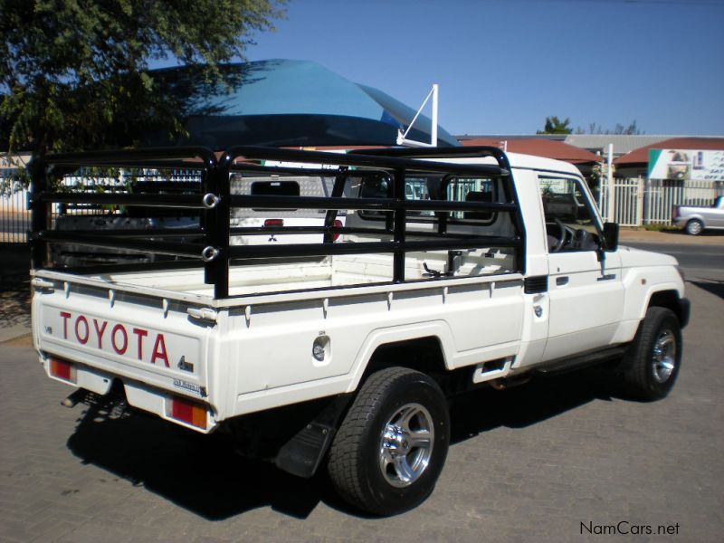Toyota Landcruiser 79 4.0i V6 S/Cab in Namibia
