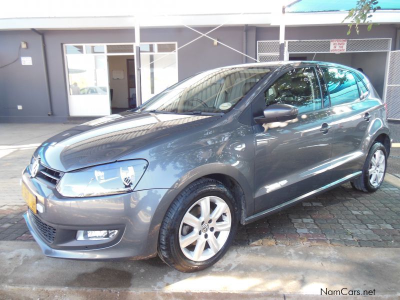 calça de sarja combina com gravata