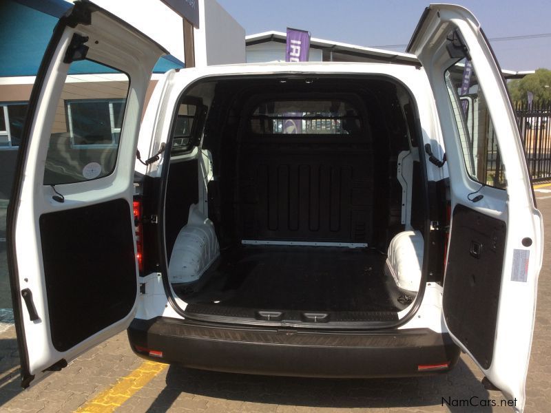 Hyundai H1 2.5 Diesel 6-Seat multicab bus in Namibia