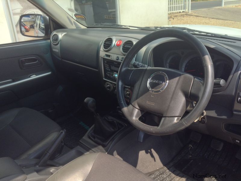 Isuzu KB 300 4x4 D/CAB LX in Namibia