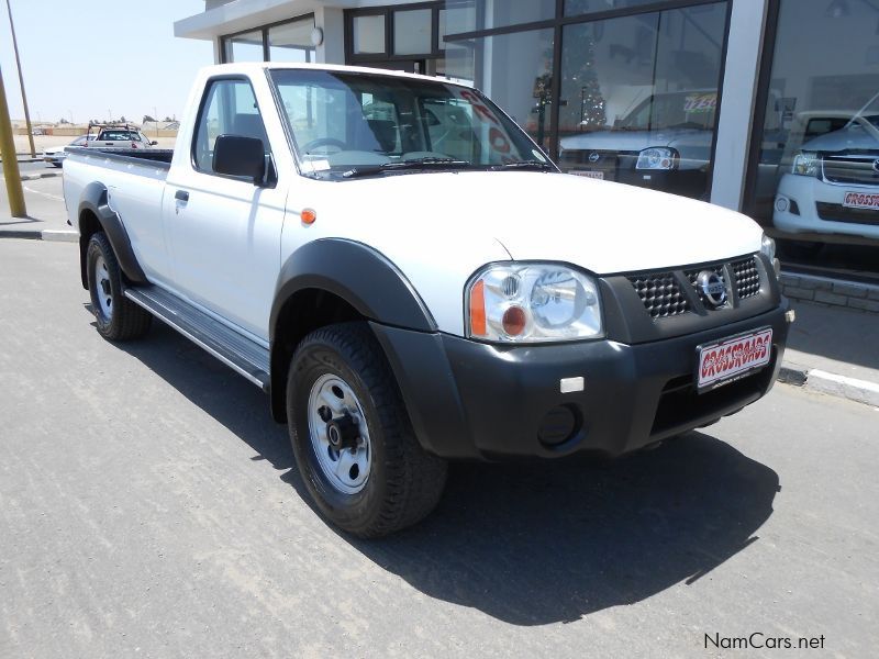 Nissan NP300 2.4 S/C 4x4 in Namibia