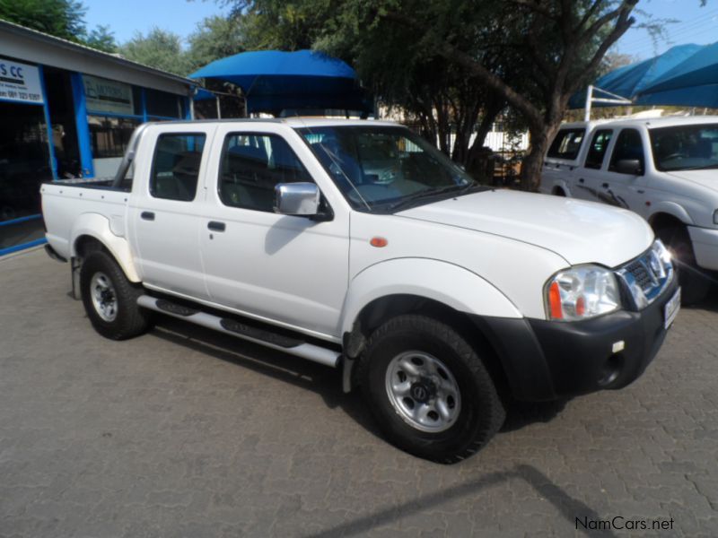 Nissan NP300 2.4i 4X4 D/C in Namibia